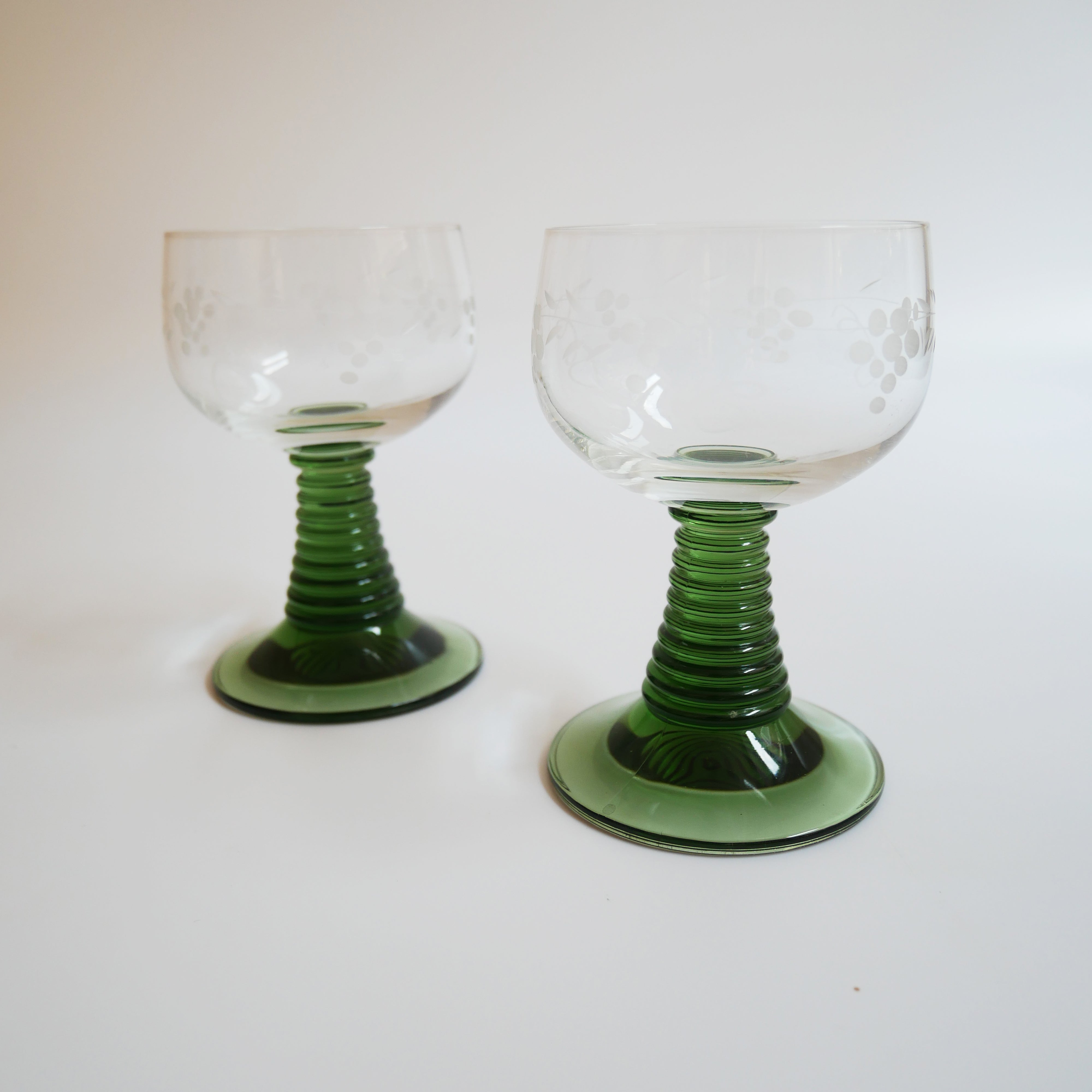 1970s VINTAGE SET OF 4 GREEN STEMMED WINE GLASSES