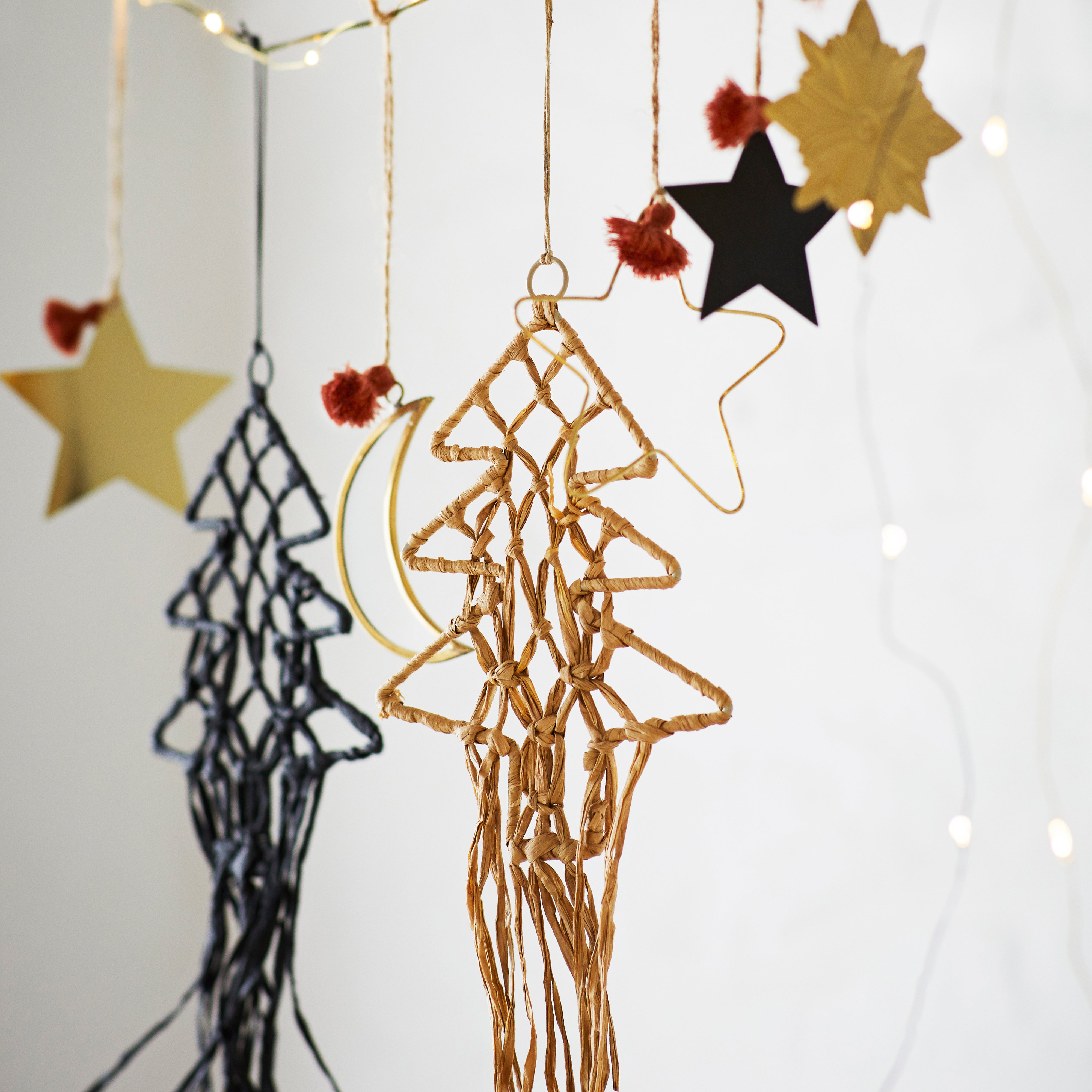 RAFFIA HANGING CHRISTMAS TREE