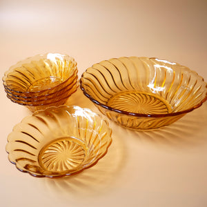 1940s AMBER 'BAGLEY GLASS' SERVING DISH, WITH A SET OF 5 DESSERT BOWLS