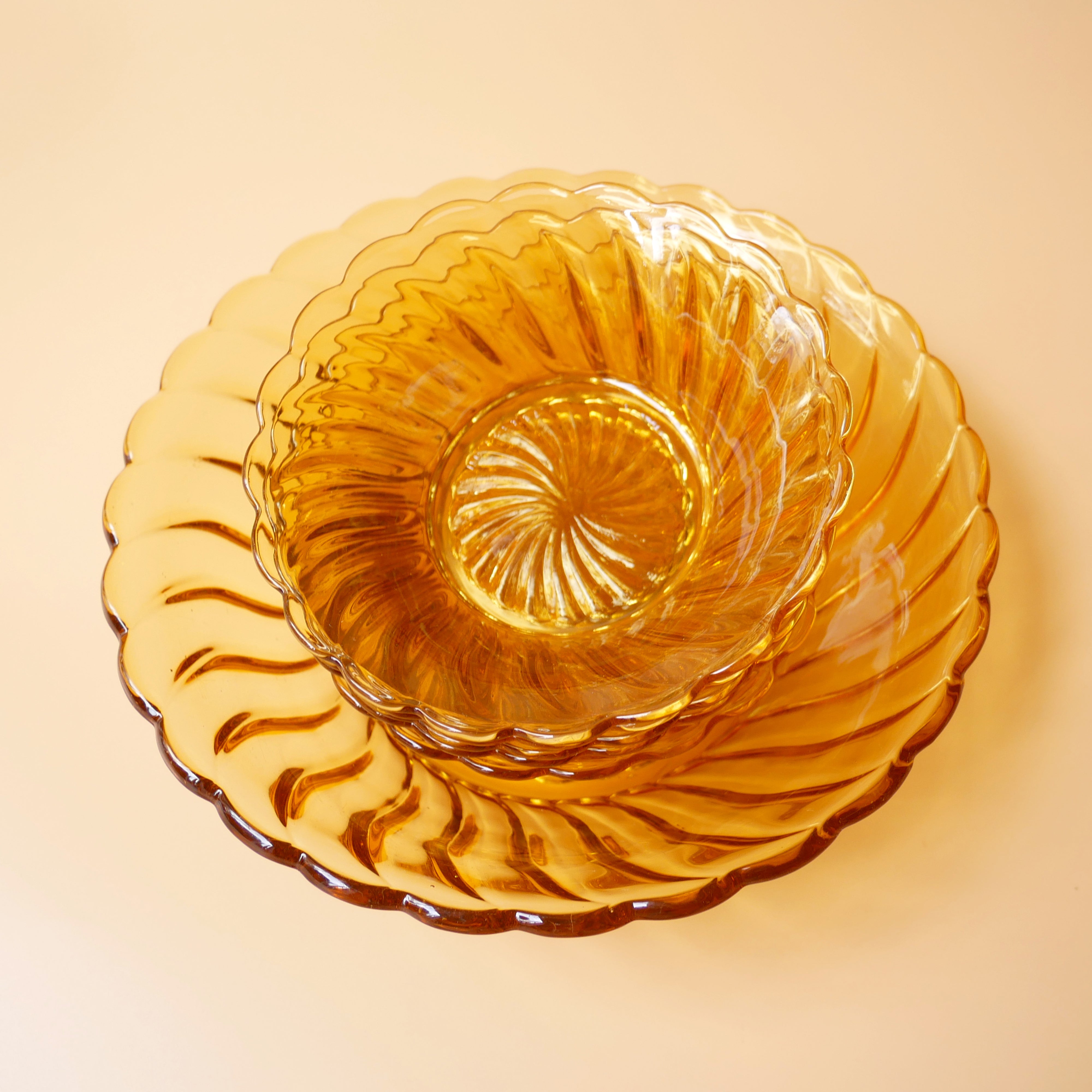 1940s AMBER 'BAGLEY GLASS' SERVING DISH, WITH A SET OF 5 DESSERT BOWLS