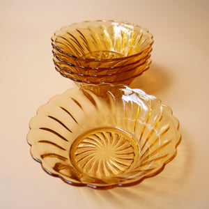 1940s AMBER 'BAGLEY GLASS' SERVING DISH, WITH A SET OF 5 DESSERT BOWLS