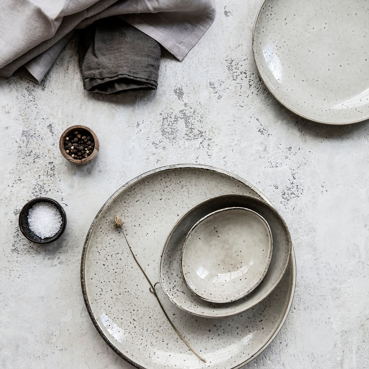 'LAKE' SPECKLED GREY DINNER PLATE