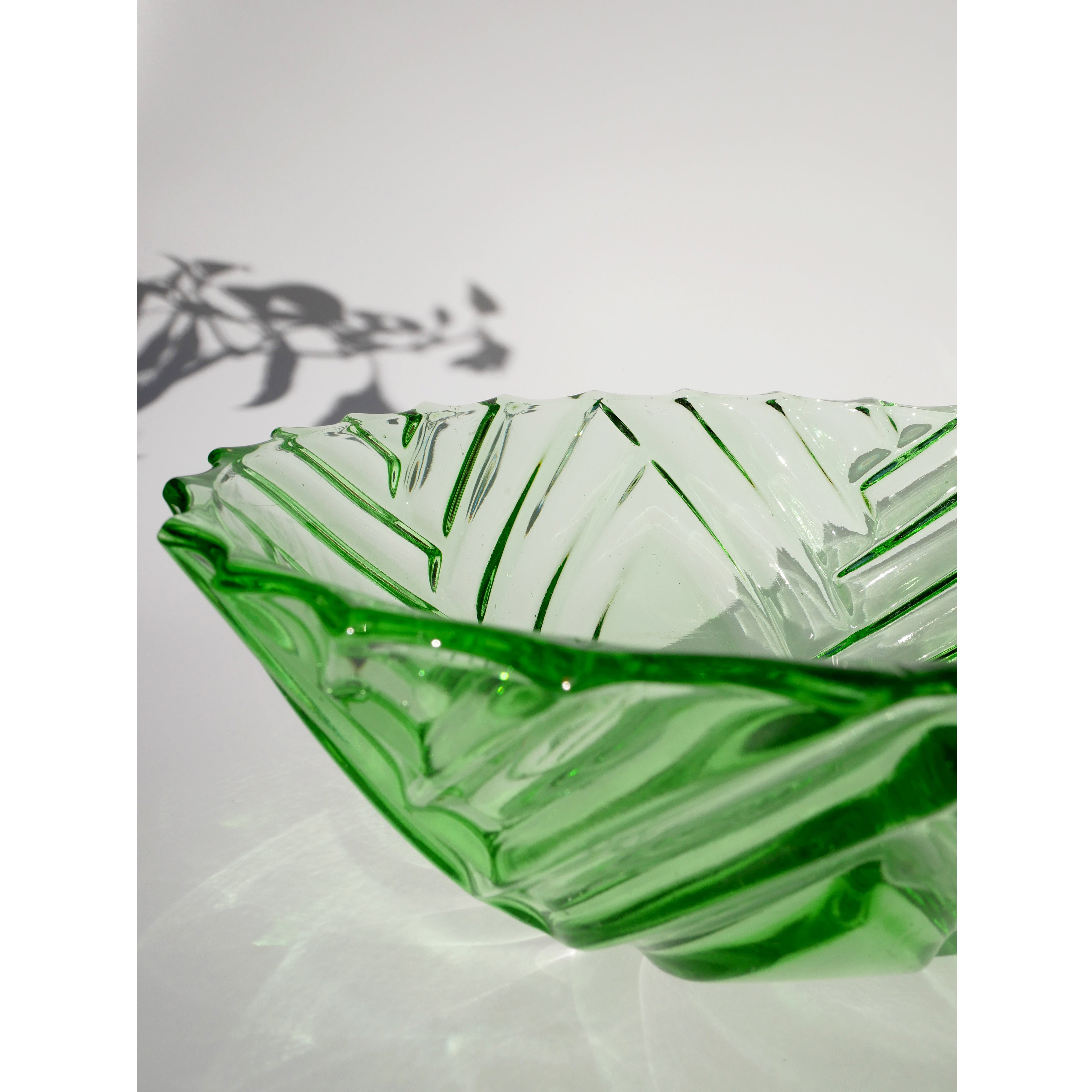VINTAGE GREEN GLASS ART DECO BELGIQUE BOWL